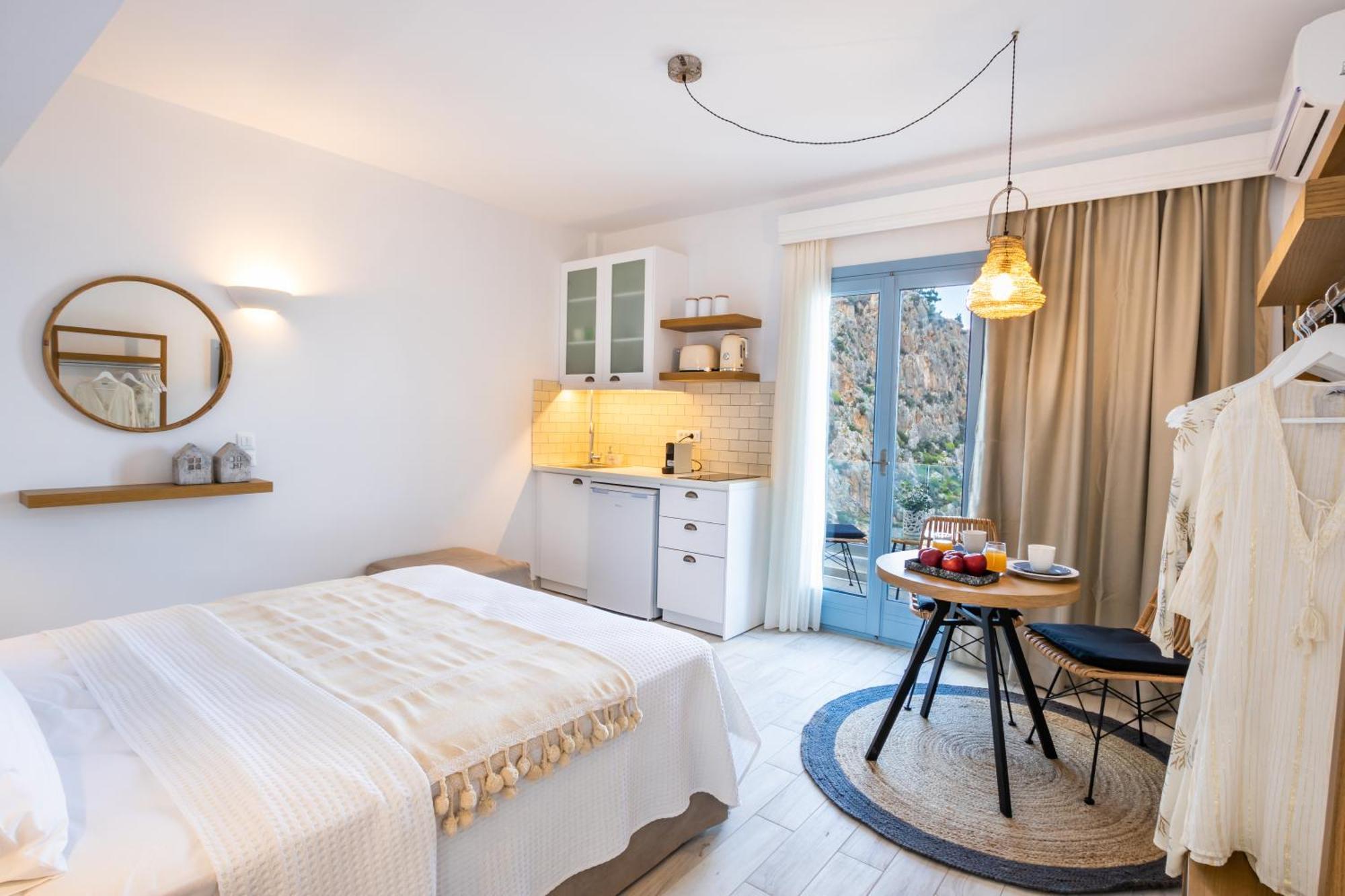 Yploui Suites Karpathos Ngoại thất bức ảnh