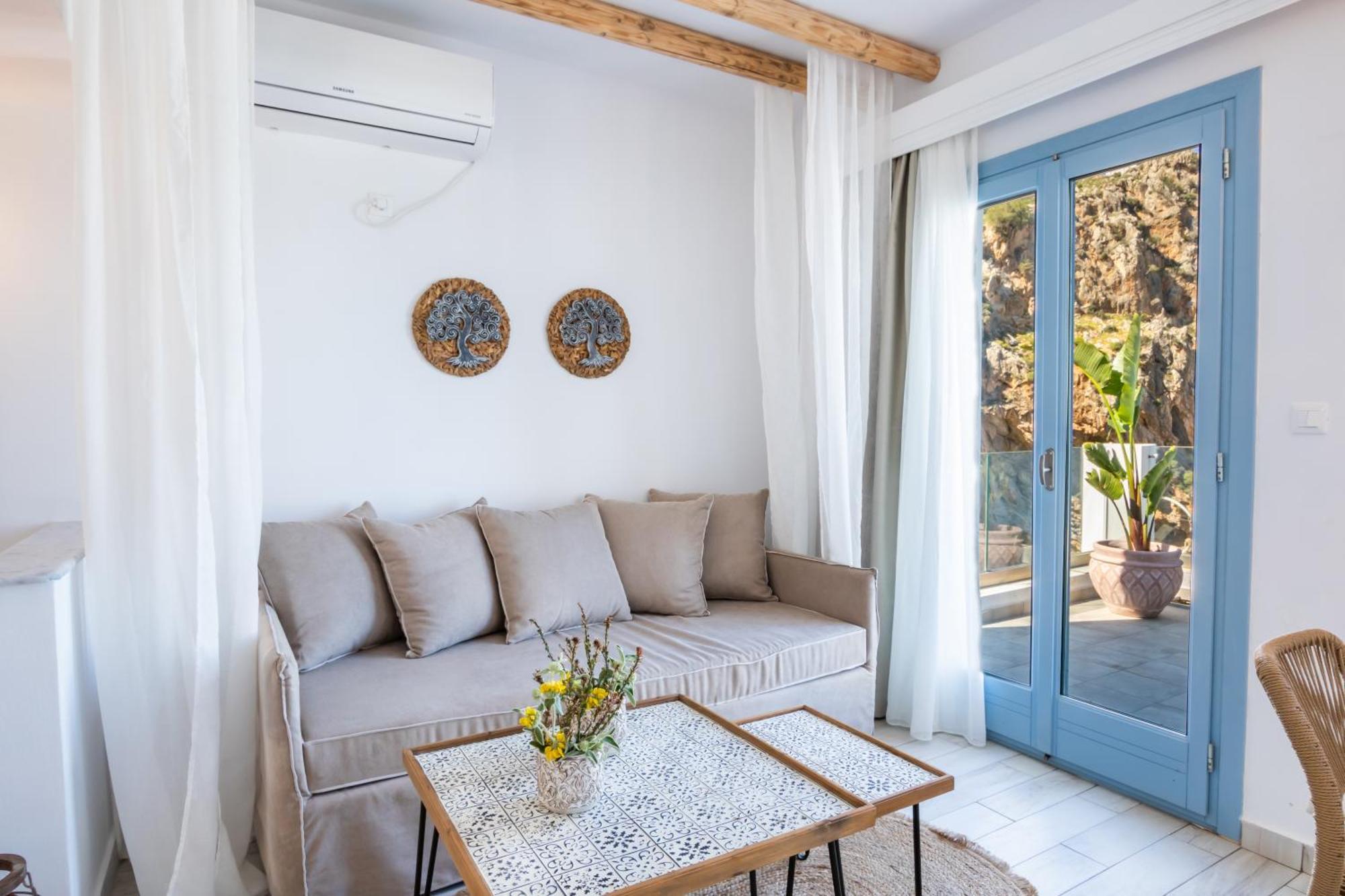 Yploui Suites Karpathos Ngoại thất bức ảnh